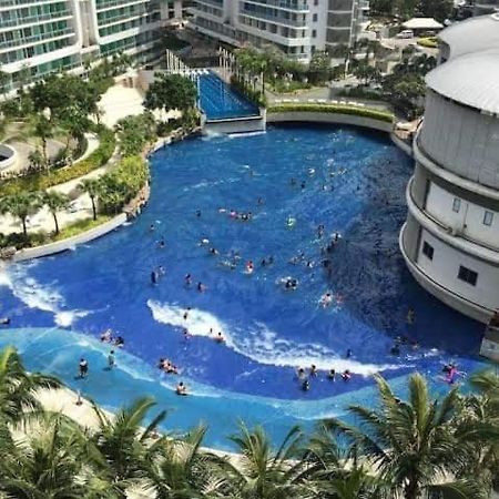 Manila Urban Resort At Azure Екстериор снимка
