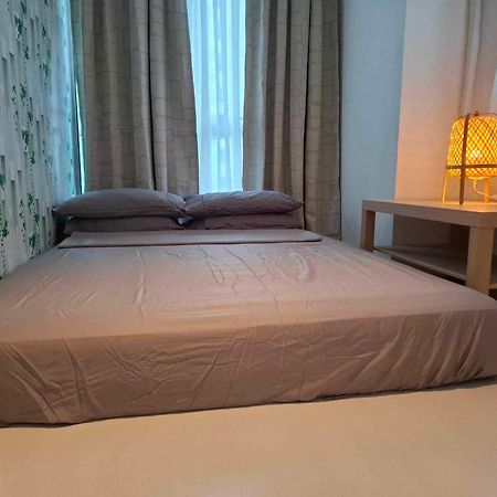 Manila Urban Resort At Azure Екстериор снимка