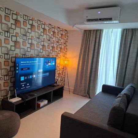 Manila Urban Resort At Azure Екстериор снимка