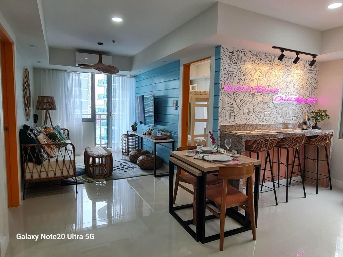 Manila Urban Resort At Azure Екстериор снимка