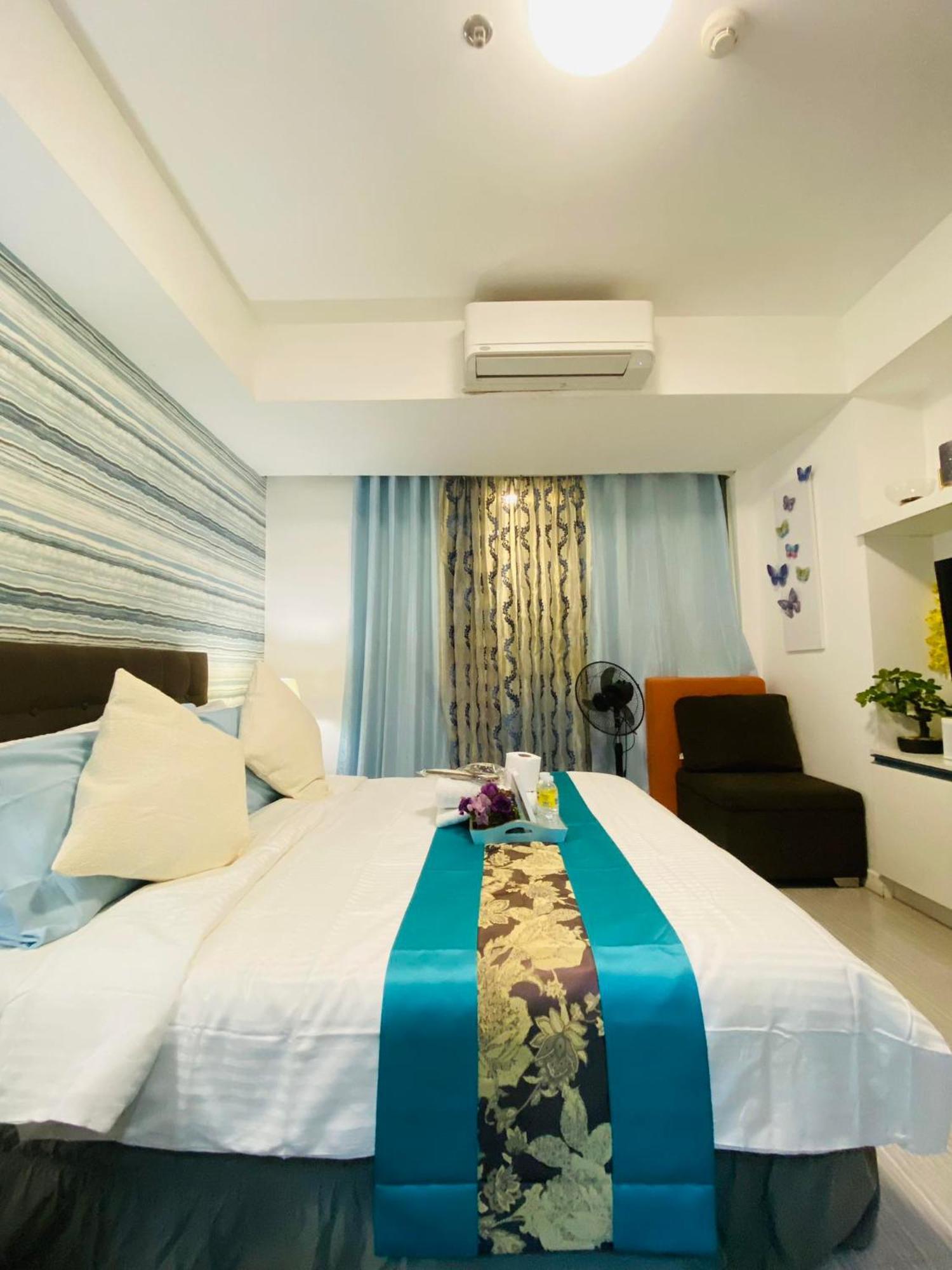 Manila Urban Resort At Azure Екстериор снимка