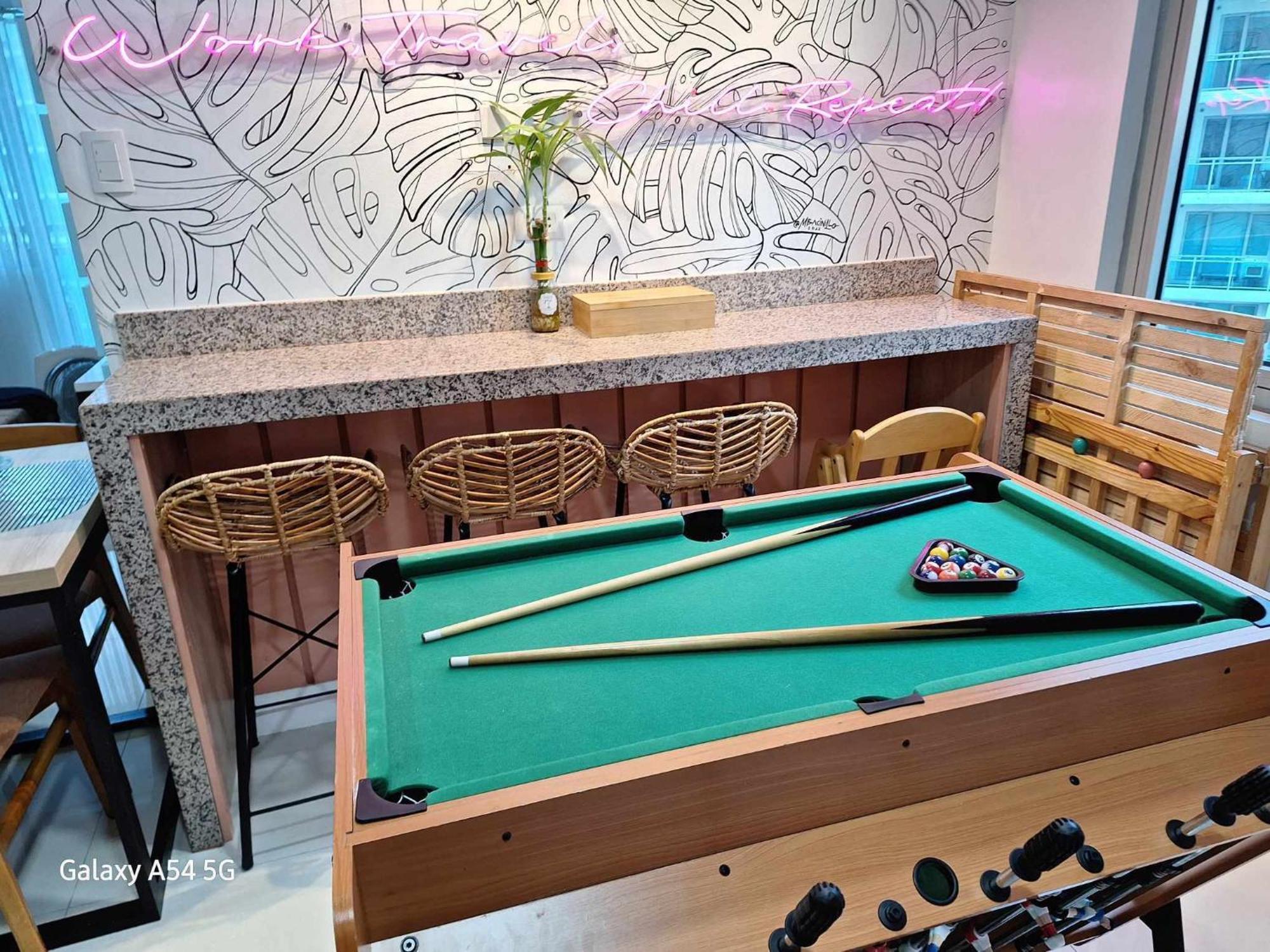 Manila Urban Resort At Azure Екстериор снимка