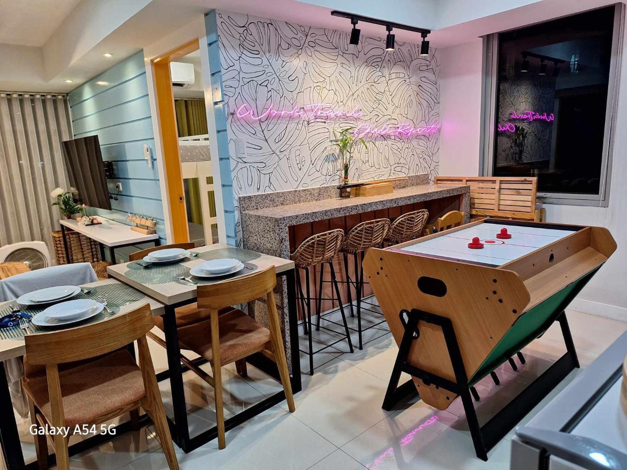 Manila Urban Resort At Azure Екстериор снимка