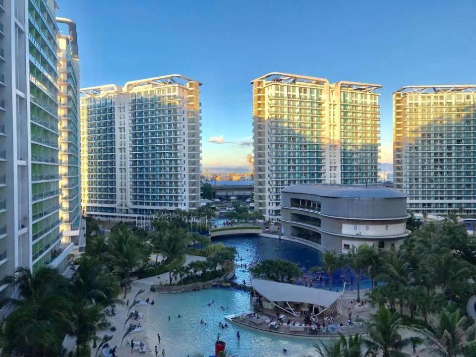 Manila Urban Resort At Azure Екстериор снимка