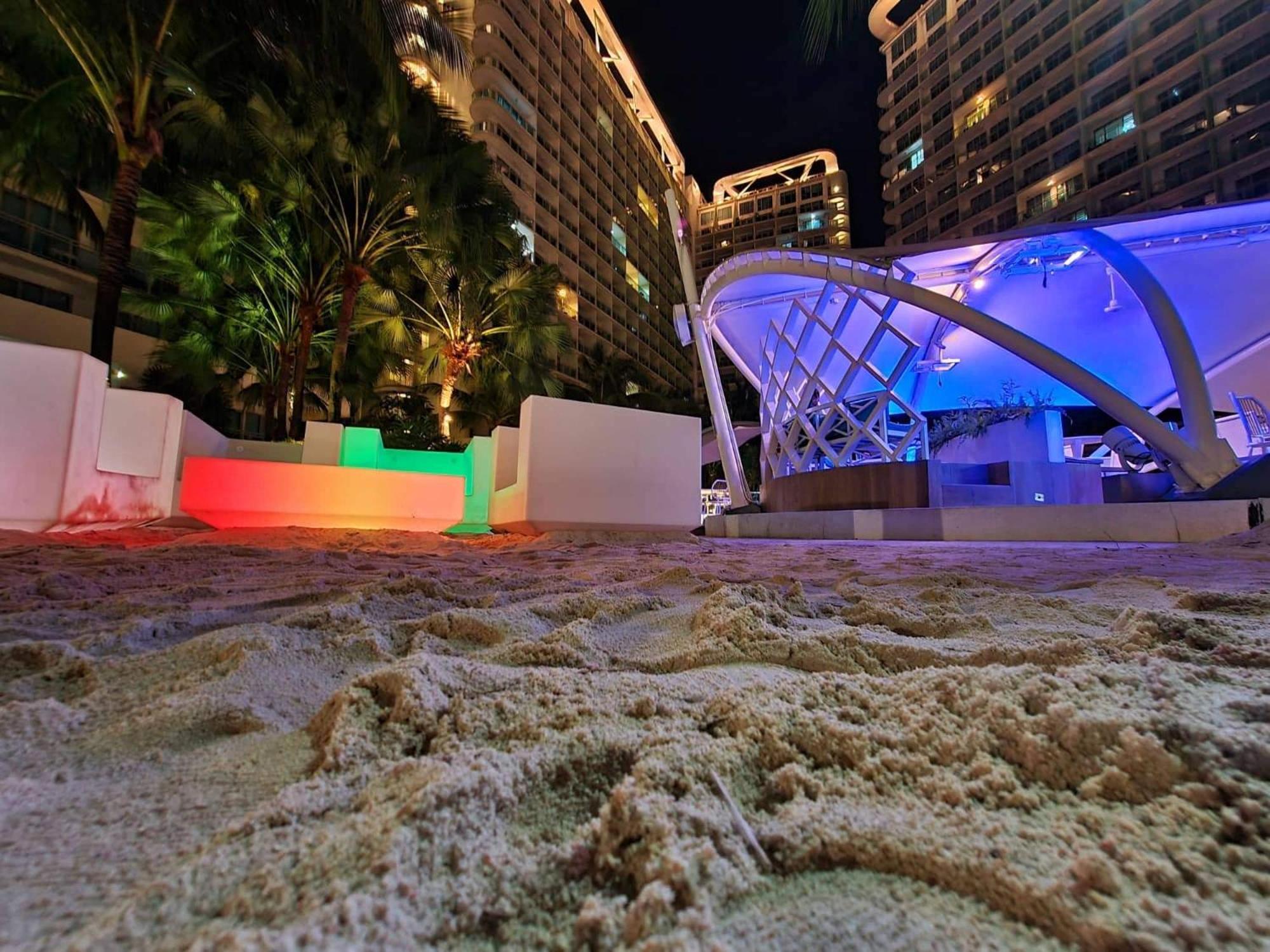 Manila Urban Resort At Azure Екстериор снимка