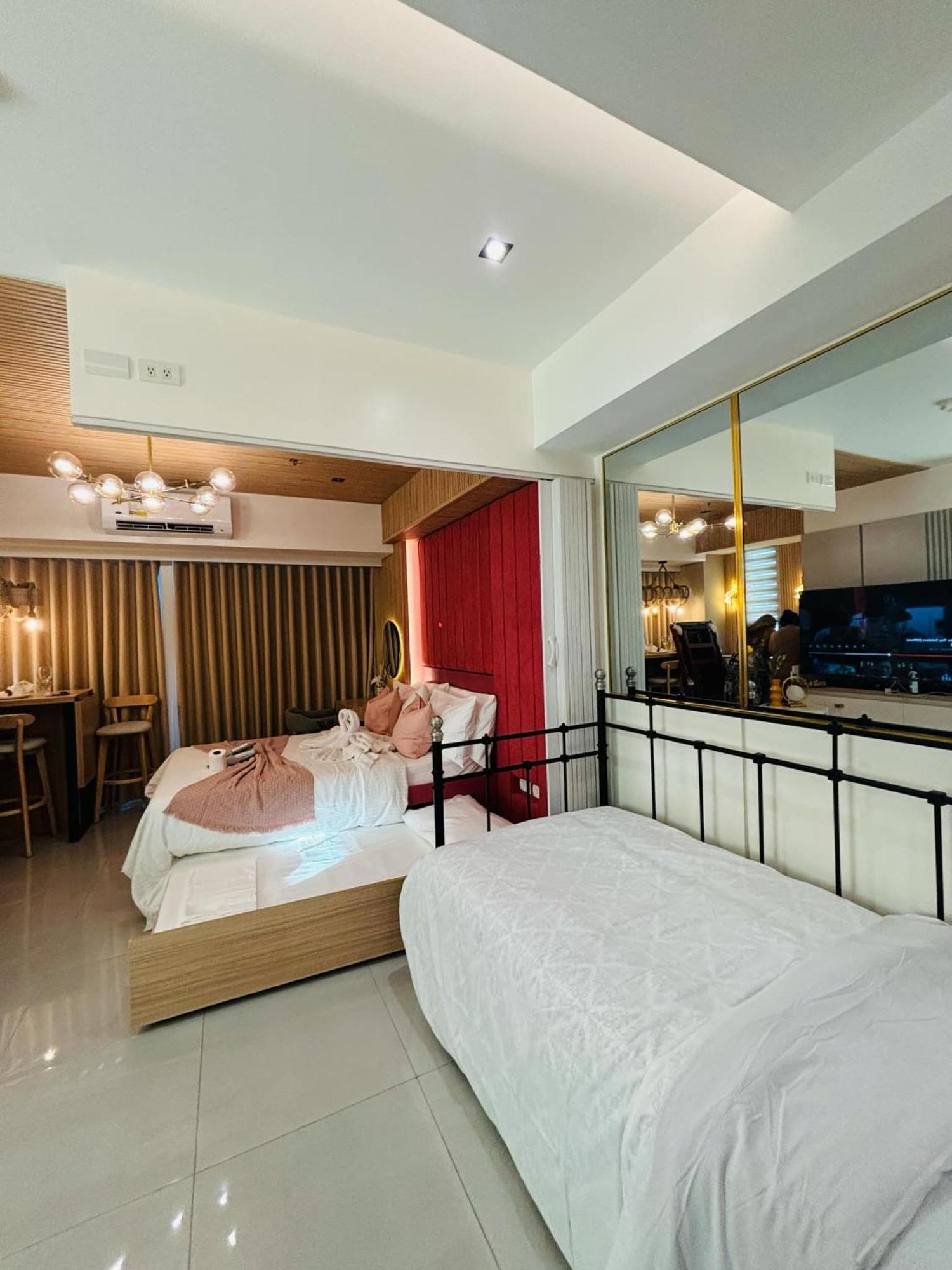 Manila Urban Resort At Azure Екстериор снимка