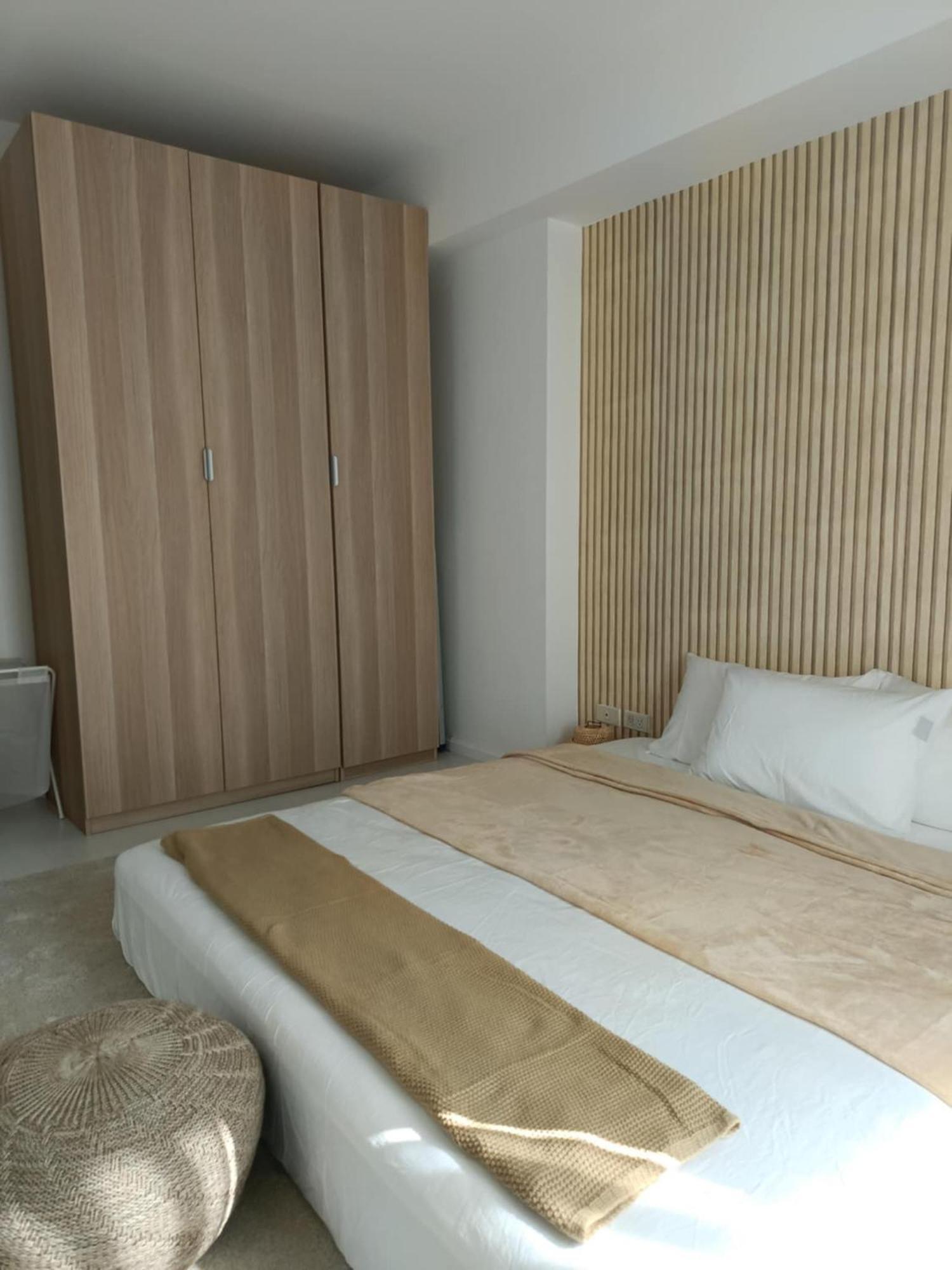 Manila Urban Resort At Azure Екстериор снимка