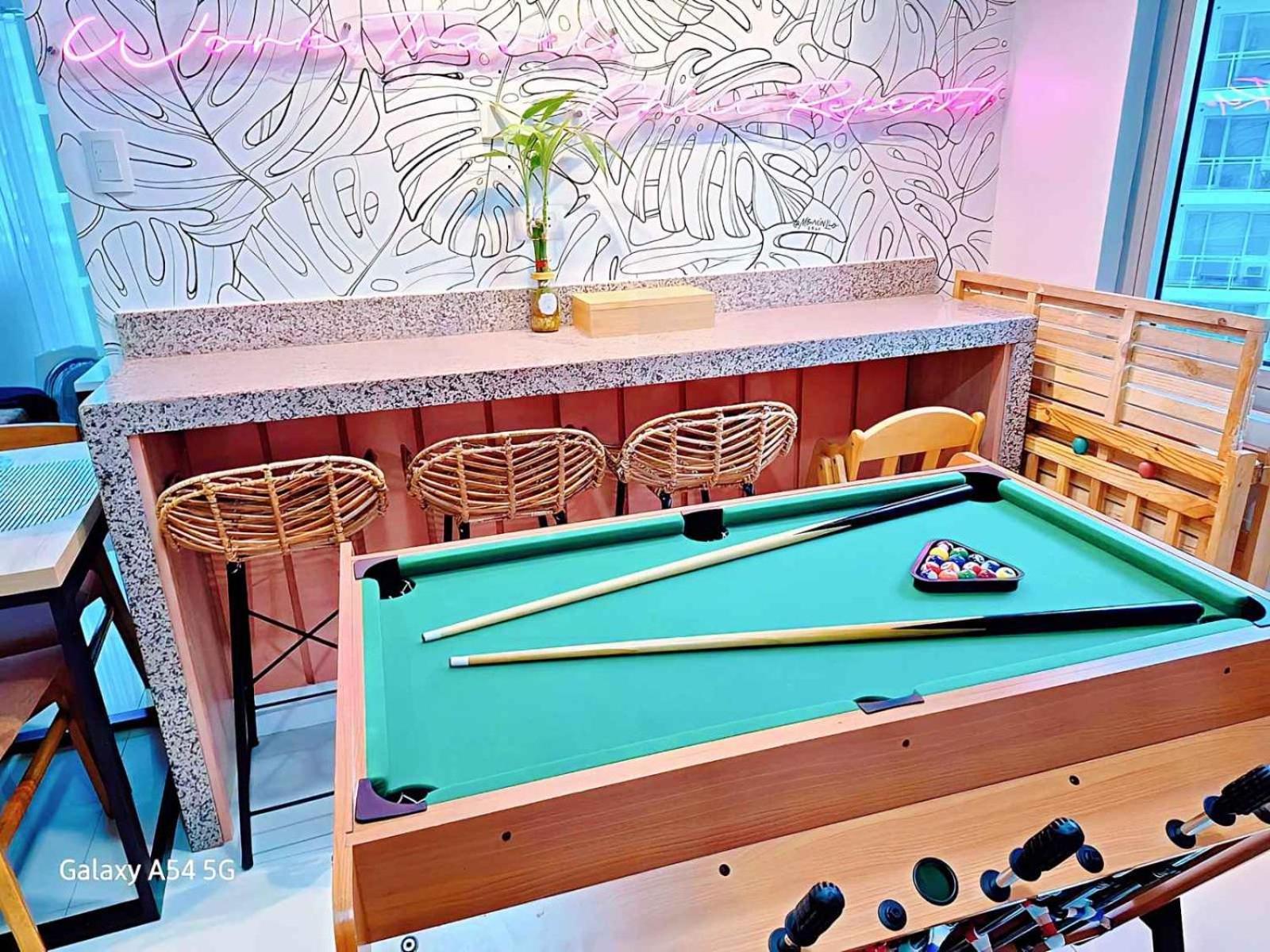 Manila Urban Resort At Azure Екстериор снимка