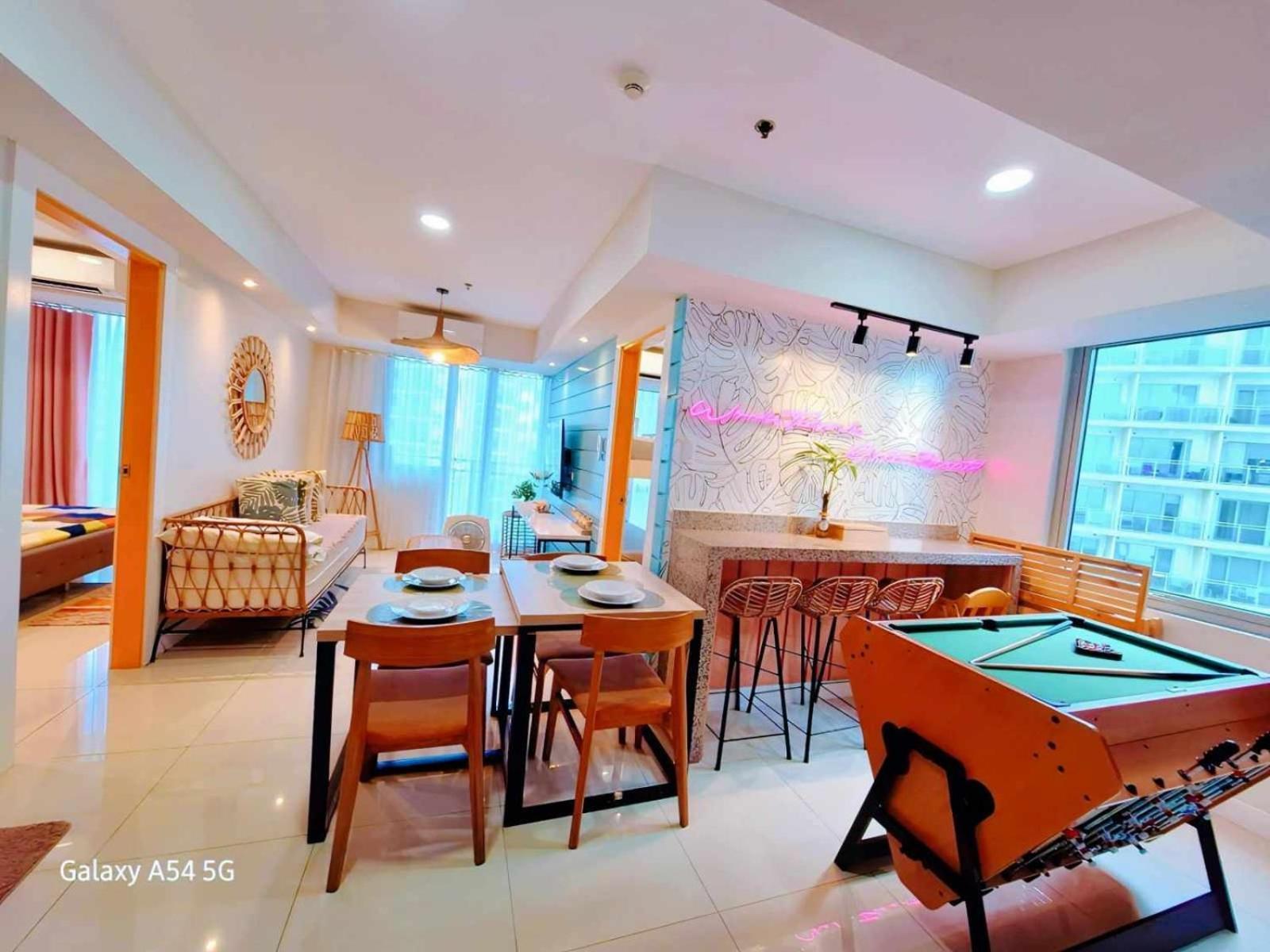 Manila Urban Resort At Azure Екстериор снимка