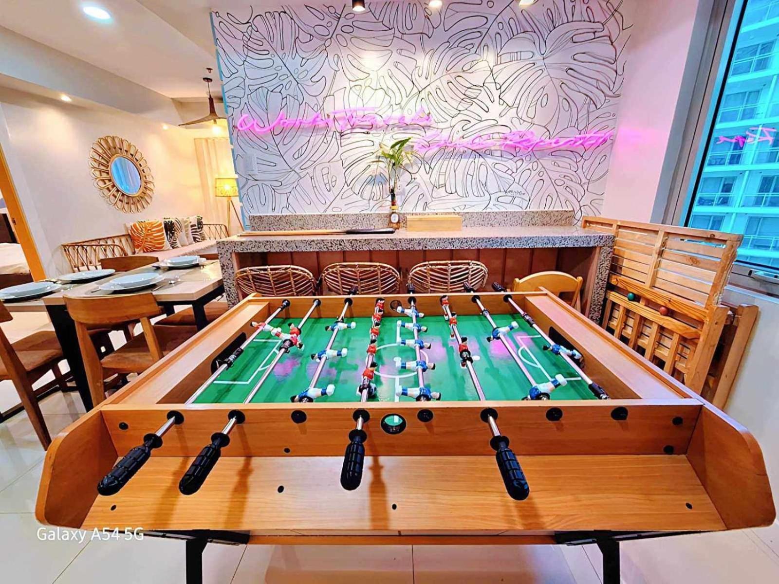 Manila Urban Resort At Azure Екстериор снимка