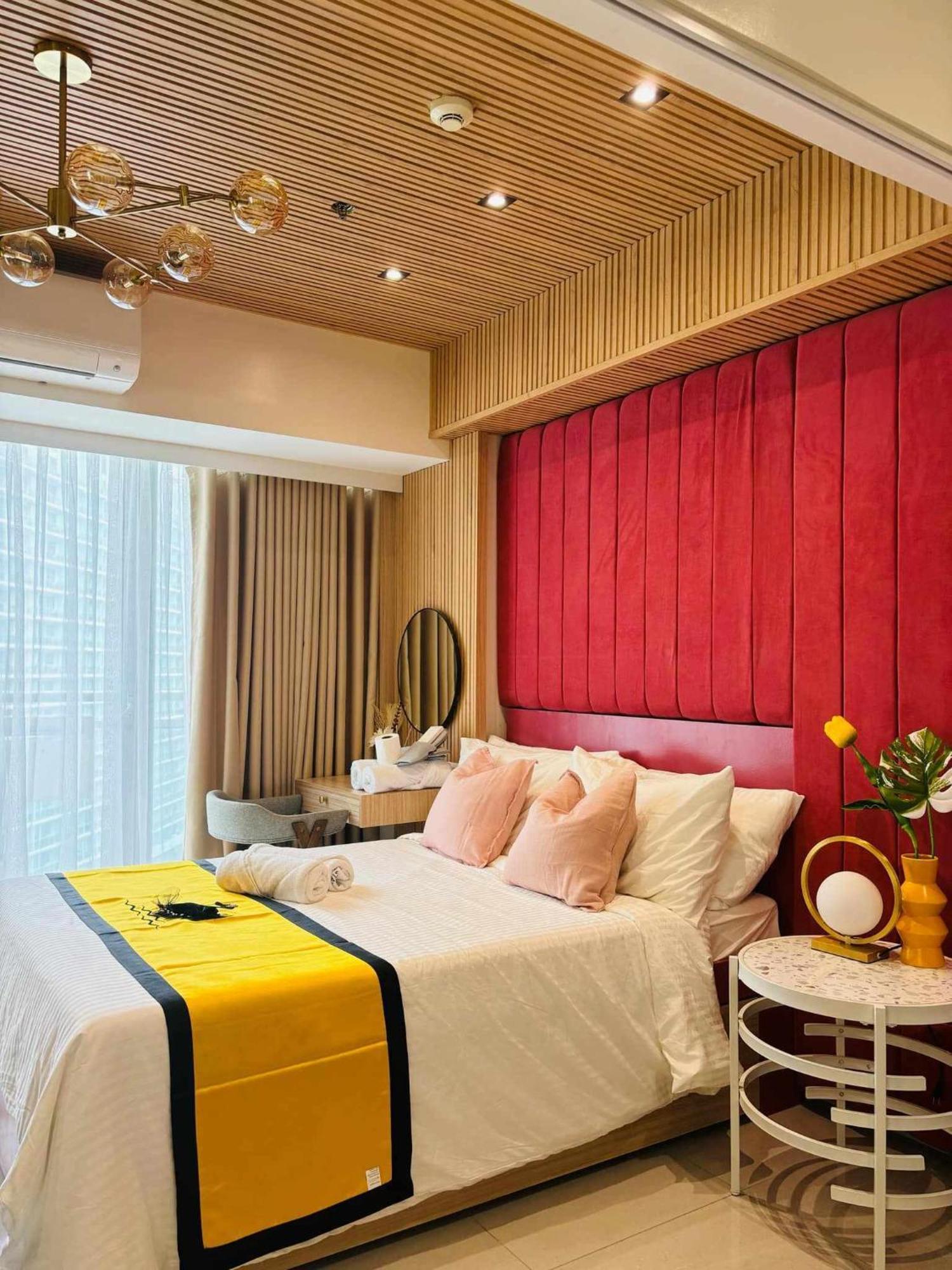 Manila Urban Resort At Azure Екстериор снимка