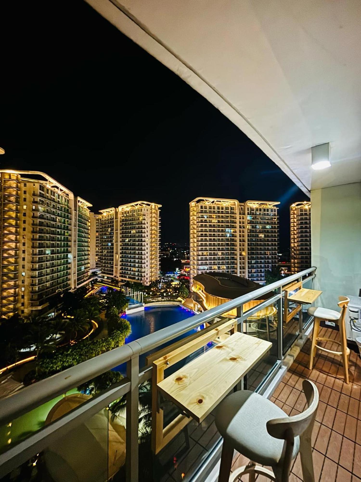 Manila Urban Resort At Azure Екстериор снимка