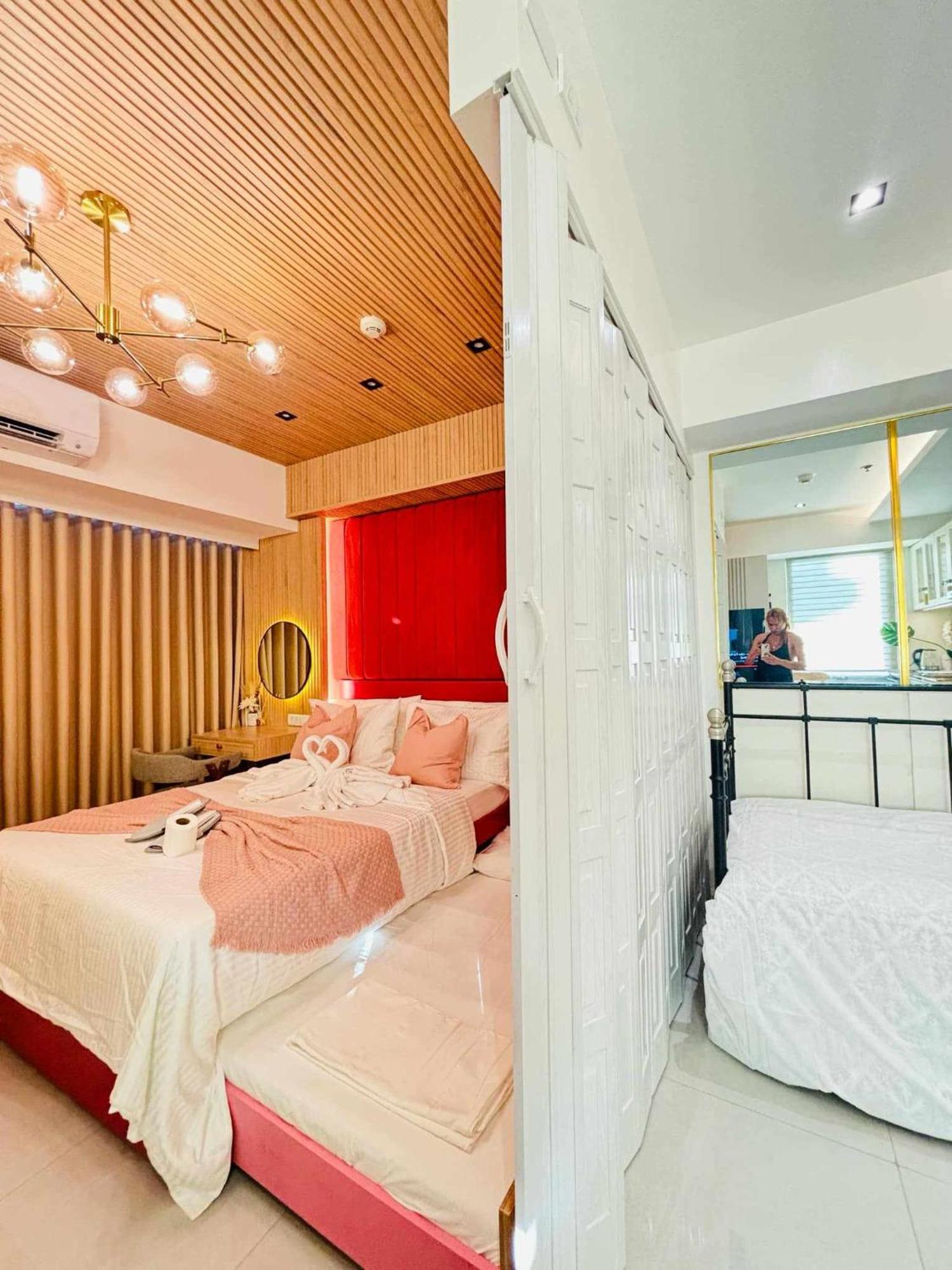 Manila Urban Resort At Azure Екстериор снимка