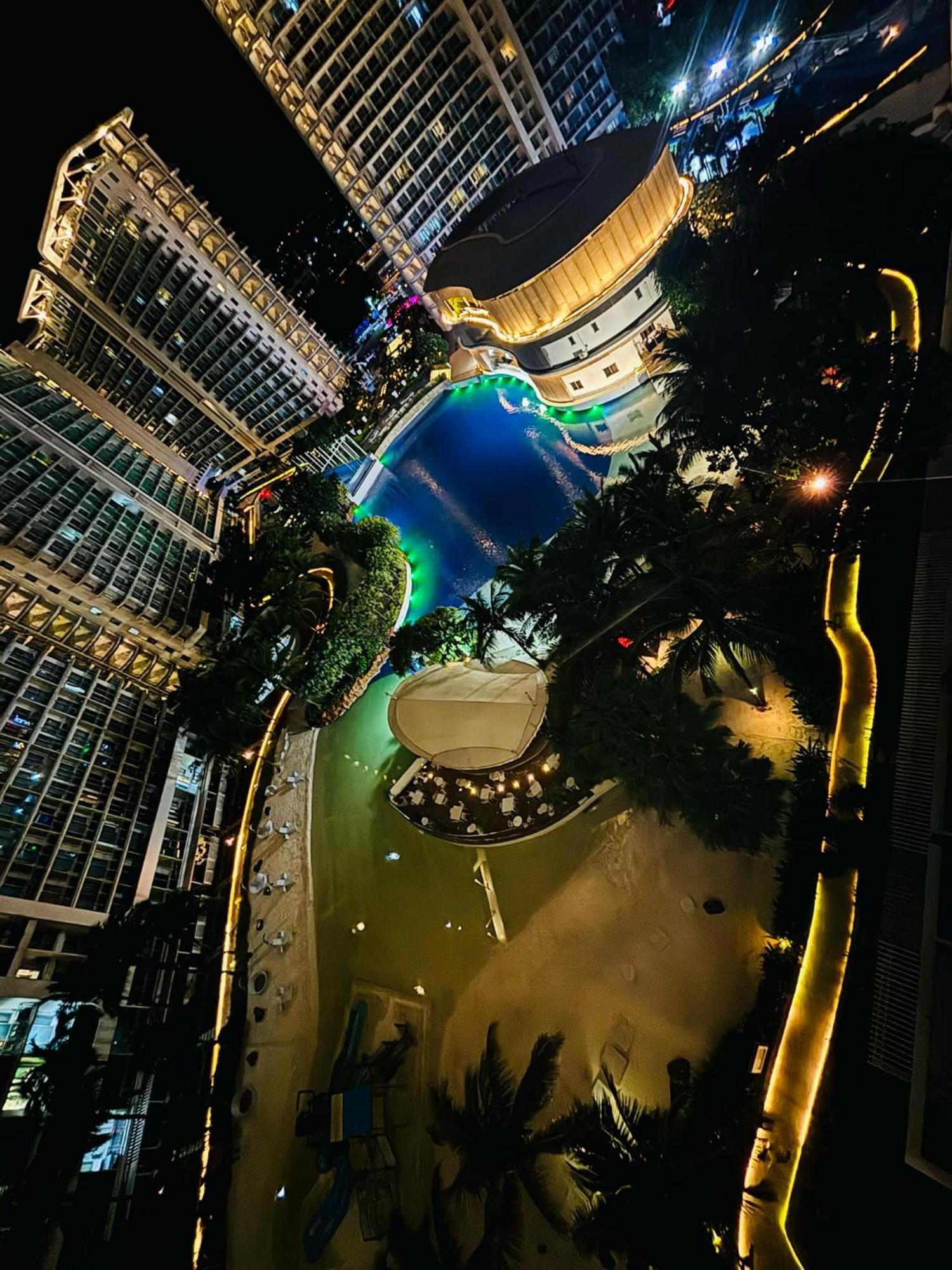 Manila Urban Resort At Azure Екстериор снимка