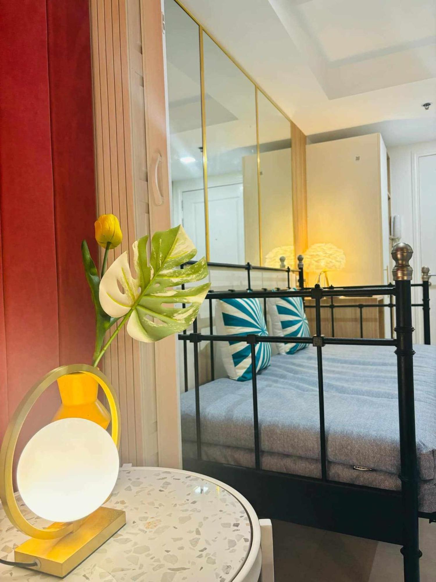 Manila Urban Resort At Azure Екстериор снимка