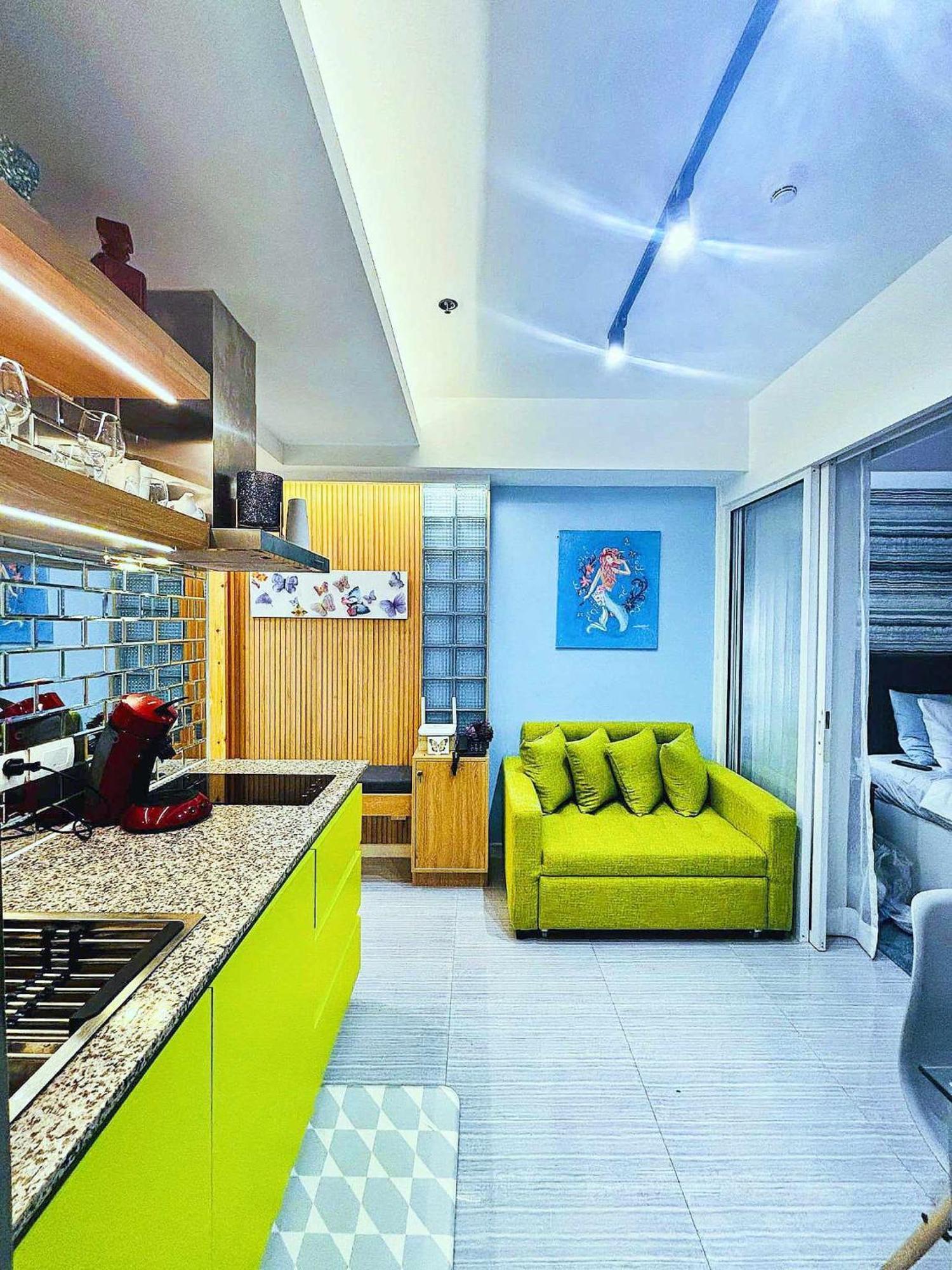 Manila Urban Resort At Azure Екстериор снимка
